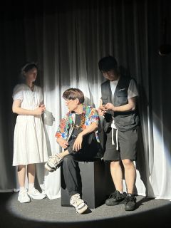 熊 苹果 和蛋
主d:余木饰演葛导
npc:呱呱饰演很多人
