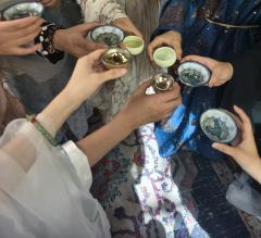 对酒当歌,人生几何,譬如朝露,去日苦多,
月明星稀,乌鹊