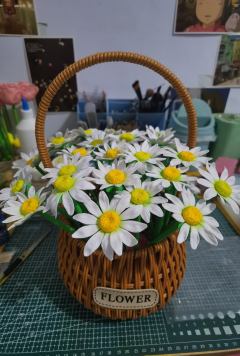 永生花小雏菊
超轻粘土加树脂土混合制作，纯手工