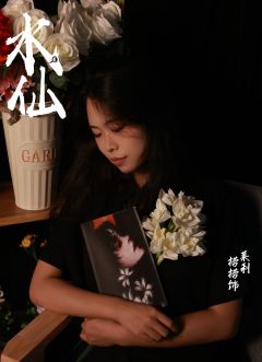双镜定妆照新鲜出炉了 @双镜沉浸式推理馆 
#《水仙》剧照
