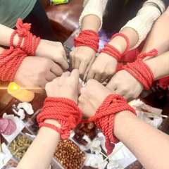 “我答应你,我一定会给你最拿得出手的爱。”
“花永不凋零,爱