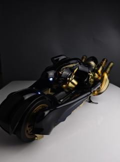 把玩小心，部分配件有断裂风险，比如剑柄和摩托车踏板