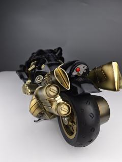 把玩小心，部分配件有断裂风险，比如剑柄和摩托车踏板