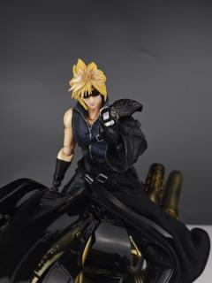 把玩小心，部分配件有断裂风险，比如剑柄和摩托车踏板