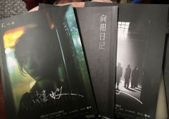 🤷‍♀️一群蝼蚁有选择的权利吗？
✅好喜欢漆黑环境下用手电