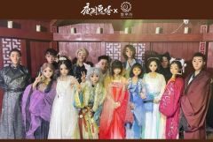 妩媚不烦骡子黛
春山画出自精神
今日演员∶
人族—陈风:小
