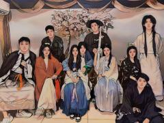 “他从来都只是想护在你身前,握笔是,握剑亦是”
体验角色: