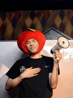 『1断脑筋和0感首级』 —— 阁下吃瓜狼

✨本场Dm：渣哥