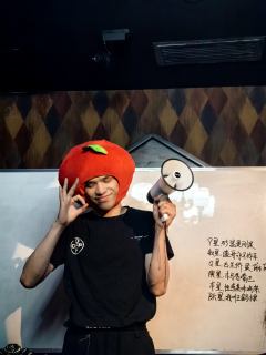 『1断脑筋和0感首级』 —— 阁下吃瓜狼

✨本场Dm：渣哥