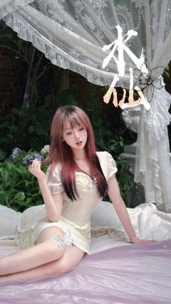 我是纳西索斯，还是那一汪湖水？

“你爱上镜花水月反射的卖弄