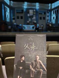 作为开票就几乎秒空的力作,对老戏骨金士杰老师的话剧父亲一直非