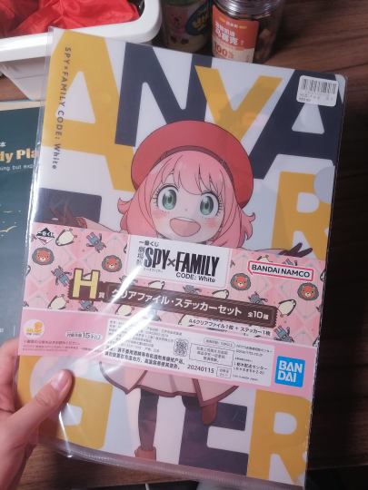 上海真的有自己的货币！这个文件夹在上海买的50元（见右上角）其实就和2元能装文件的袋子一样。。。为爱发电吧（自我安慰）