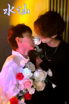 濮阳ace玩剧店 《水仙》

“你爱上镜花水月反射出的卖弄。