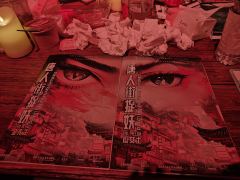 “庆幸在这千年时光洪流中,我们对视的双眸里,仍然有月升星落。