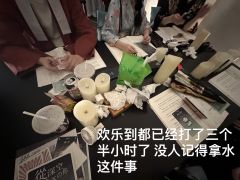 夏日的烟花从头顶绽放,此刻我与身着浴袍的少年同时许下愿望,既
