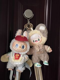 你们都是好宝宝

两款搪胶毛绒，labubu更立体表情也很俏