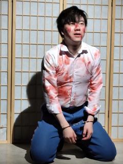 “问菩萨为何倒坐，叹众生不肯回头”
“悄悄是别离的笙箫，而你