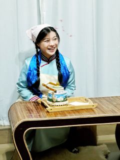 悠悠寸草心文笔很好，很多地方有点像散文诗，是个非常温馨感人的