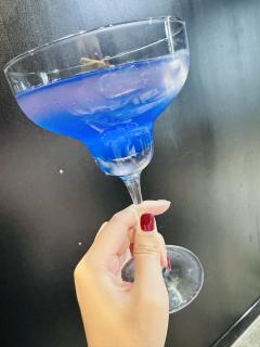 爱上以前总要提心吊胆对方是否真的爱你,又在爱上之后的无数个瞬