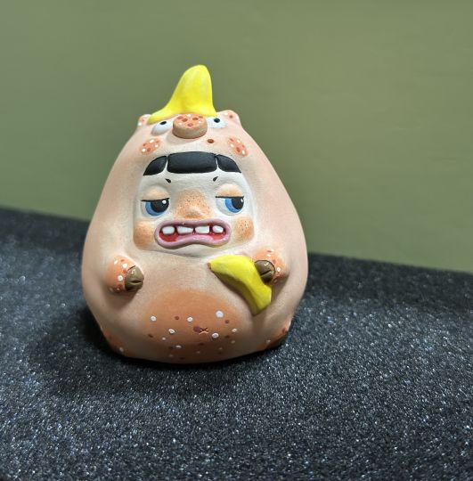 我终于拥有了牙牙仔和九花肉的联名款了！！陶瓷质地..很沉..很有手感～太激动了！！喜欢的不得了！！