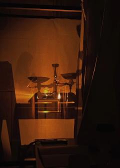 我们高喊无爱者自由，眼睛却看向被爱的人。我只是个俗人。

它