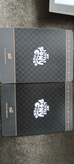 帮我辨别一下，我知道左边那张是假的，右边那张呢？