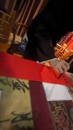 从文笔剧情泪点三个角度来看：
文笔比上不足比下有余。中规中矩