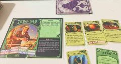一款基于克苏鲁主题的半合作类隐藏对抗桌游。在游戏中,玩家将扮