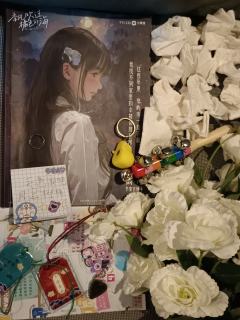 季风吹过橘色的海,星月是无法言说的爱。
【四目相对的一瞬间,