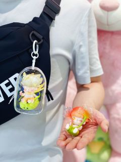 我从来没想过盲盒都能成为男生的时尚单品，别说还真别说，这个奶