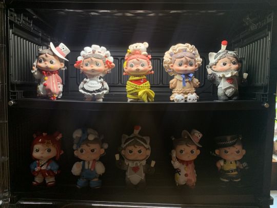 呆呆好漂亮，还有神秘事件哦，黛西古堡到底谁是凶手呢，终极大奖黄金钞会被谁拿走呢，大小姐是无辜的还是操纵者，女仆是否跟大小姐现在一边，人偶师真的就只是等待结款吗，魔术师的纸牌兔子暗示了什么，侦探专家是在