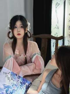 “他看过你所有的结局,他也甘愿为你付出一切”
“是非对错从来