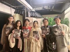 阿巴阿巴，我好单纯，太花了，这样的恋爱我没谈过。
阿巴阿巴，