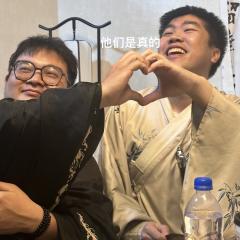 阿巴阿巴，我好单纯，太花了，这样的恋爱我没谈过。
阿巴阿巴，