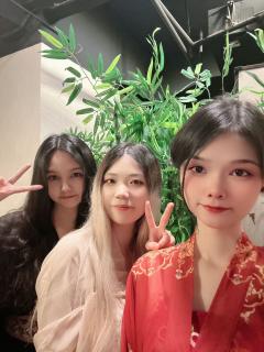 阿巴阿巴，我好单纯，太花了，这样的恋爱我没谈过。
阿巴阿巴，