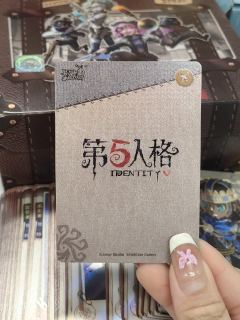 右滑——帮我看看一盒点到的白背开出了什么?还是张温变卡嗳😍