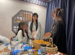 “南墙再撞,诸位苦主如今可明白这南墙为何而筑?”
因为是玩