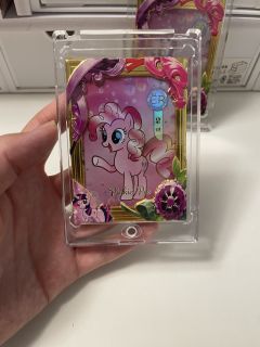 被假卡震惊了 还有卡砖呢
还是厚卡😂😂 工艺很不错呢……