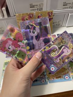 被假卡震惊了 还有卡砖呢
还是厚卡😂😂 工艺很不错呢……