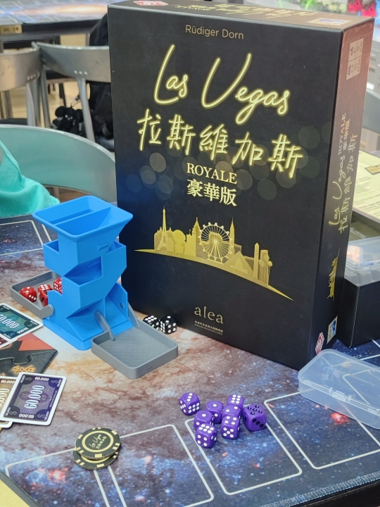 相当经典的一款赌狗模拟器。 常规的款就是骰子点数1~6，每一｜千岛