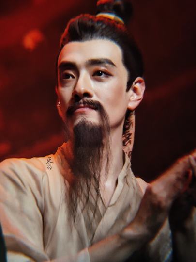 0623 将进酒 何往 白愿往

小龙，早几日的生日快乐，很开心能在苏州对你说

看着你略微害羞的奔向侧台，太白嫡仙面具裂开，本色出演的李十二瞬间溜了出来

跟着你和小酒兜兜转转在江浙沪好几个城市
仍