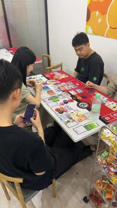 选择就是你了,去吧!皮卡丘!
诶?我皮卡丘呢?
桌游名:璀