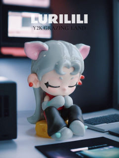 很酷的Y2K女孩璐粒粒
适合电竞人桌面搞一套～