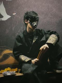 自高塔而下,生生不息,循环往复。
“我要在世界的最高处,为你