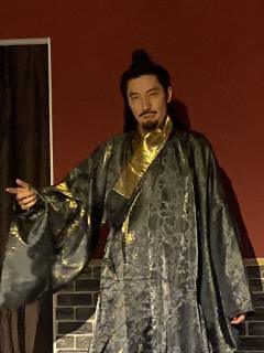 【含剧透】
少年意气，只愿一心一意，护一小家。
爱恨交错，方