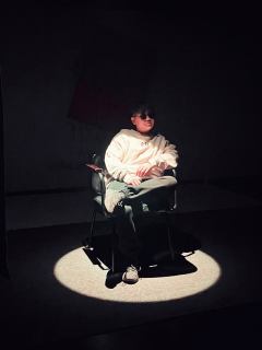 《胆小鬼》一个关于“红中、发财、白板、一饼、二条、三万”的故