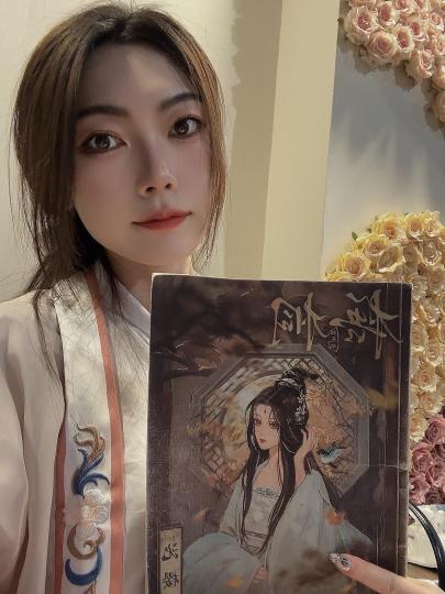 有反转，有疯批，但平平无奇，并且神女ptsd 😂家人们懂吗！

🌟黑马本，因为确实好哭
在去年年底一众情感本中，只有一家店拿了梧桐，没想到C端反响很好，一度约本排期排到了三个月之后……
不可否认确实全