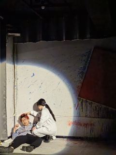 抱歉,这世界以痛吻我,我无法报之以歌
我不再是一个人,我成为