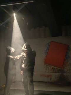 抱歉,这世界以痛吻我,我无法报之以歌
我不再是一个人,我成为