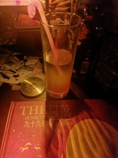 “出海的人总渴望风平浪静,只有我们想要经历这一场,命运般的大